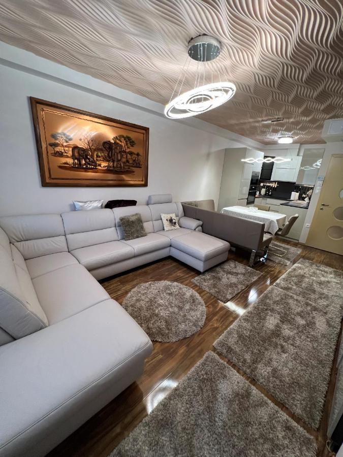 Parizsi Udvar Premium Apartman Apartment Debreţin Exterior foto