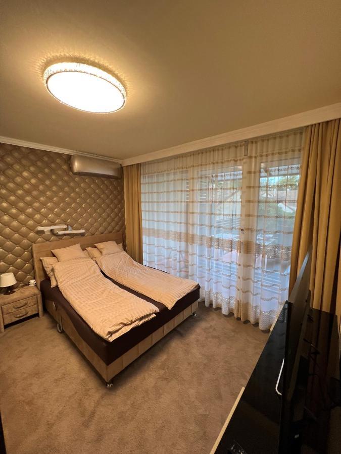 Parizsi Udvar Premium Apartman Apartment Debreţin Exterior foto